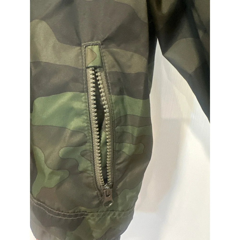 Gap Kids Camo Windbreaker Jacket Green Camouflage Full Zip Hooded Small S 6-7